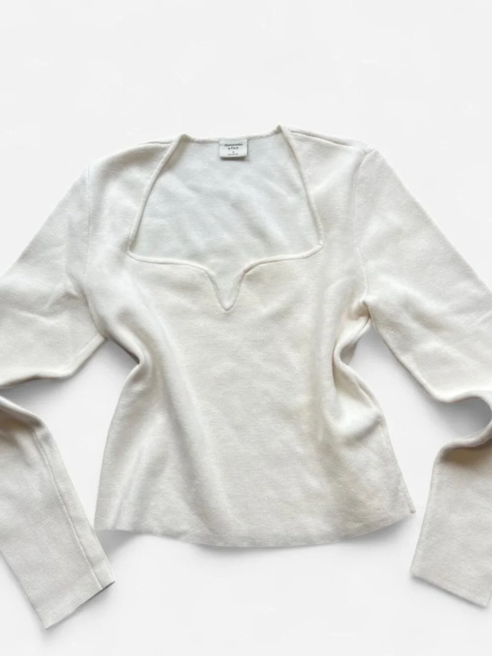White ribbed knit long sleeve top with sweetheart cutout neckline going out - Picture 2 of 3